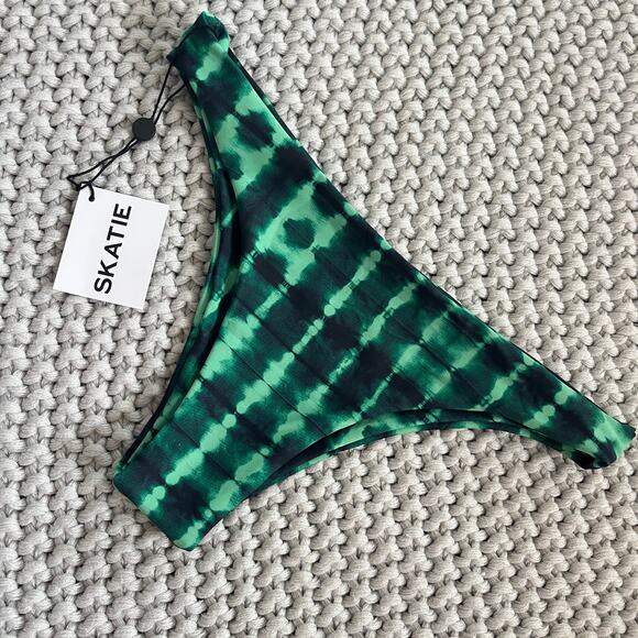 Skatie• ‘Dylan’ Bikini Bottom in REGGAE - Picture 3 of 16